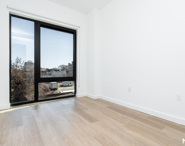 527 Grand Ave - Photo Thumbnail 11