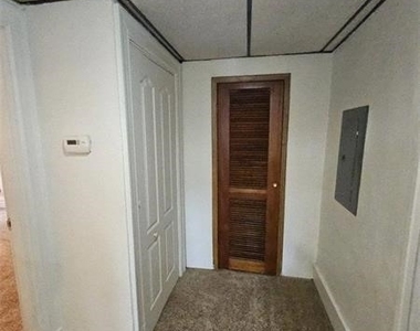 1907 Delaware Ave - Photo Thumbnail 6