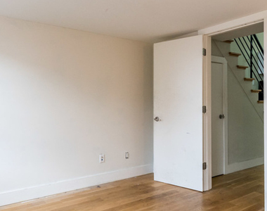 338 Melrose St - Photo Thumbnail 14