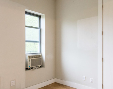 338 Melrose St - Photo Thumbnail 10