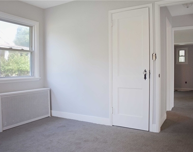 905 Burchfield Rd - Photo Thumbnail 10