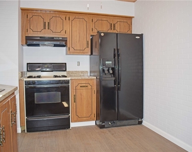 905 Burchfield Rd - Photo Thumbnail 8
