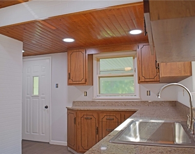 905 Burchfield Rd - Photo Thumbnail 5