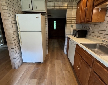 735 Athalia St - Photo Thumbnail 2
