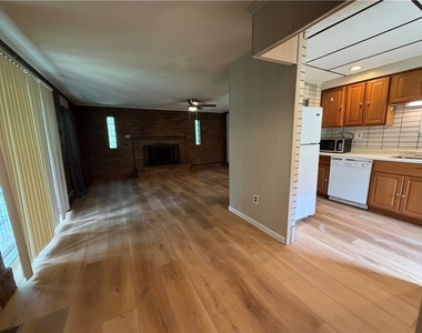 735 Athalia St - Photo Thumbnail 5