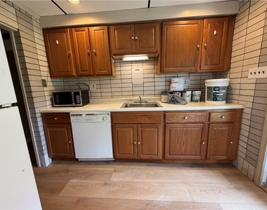 735 Athalia St - Photo Thumbnail 3