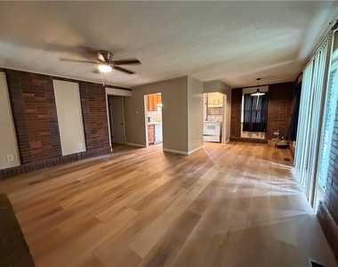 735 Athalia St - Photo Thumbnail 7