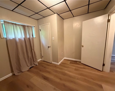 735 Athalia St - Photo Thumbnail 16