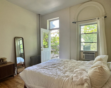 477 Willoughby Avenue - Photo Thumbnail 4