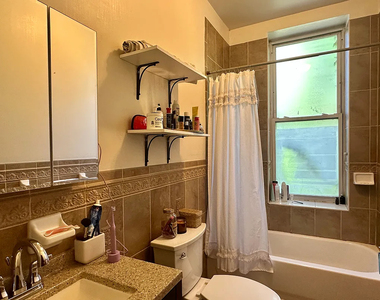 477 Willoughby Avenue - Photo Thumbnail 7