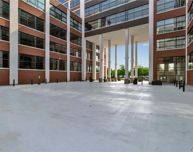 628 Ellicott Street - Photo Thumbnail 2