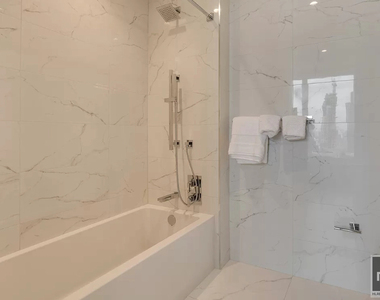 222 East 44th Street - Photo Thumbnail 3