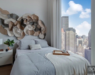 East 44th Street - Photo Thumbnail 2