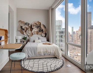 East 44th Street - Photo Thumbnail 7