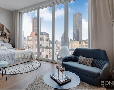 East 44th Street - Photo Thumbnail 10