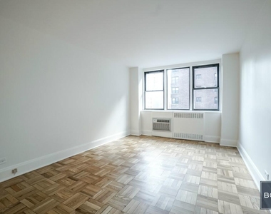 East 79th Street - Photo Thumbnail 2