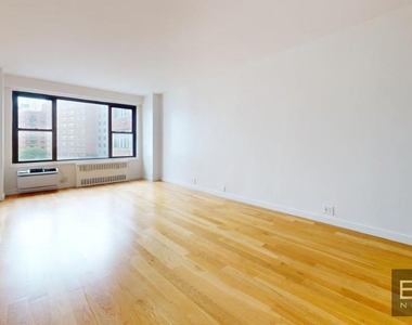 Fourth Avenue - Photo Thumbnail 7