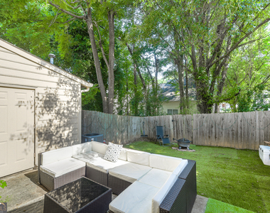 1022 Oaks Parkway Se - Photo Thumbnail 4
