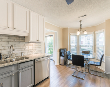 1022 Oaks Parkway Se - Photo Thumbnail 2