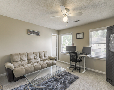 1022 Oaks Parkway Se - Photo Thumbnail 9