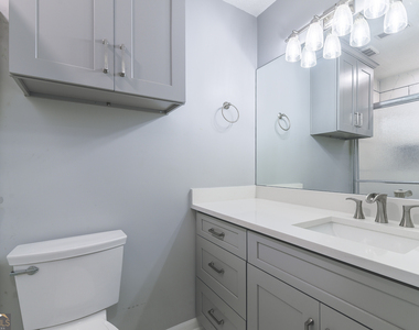 1022 Oaks Parkway Se - Photo Thumbnail 8
