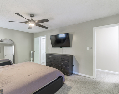 1022 Oaks Parkway Se - Photo Thumbnail 6