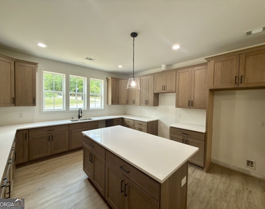 294 Moreland Avenue - Photo Thumbnail 4