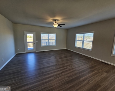 4 Silver Lane - Photo Thumbnail 4