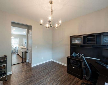 819 Ash Street - Photo Thumbnail 11