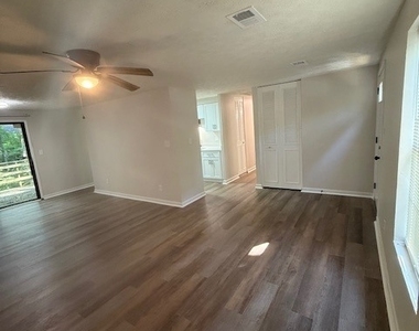 104 N Meade Drive - Photo Thumbnail 2