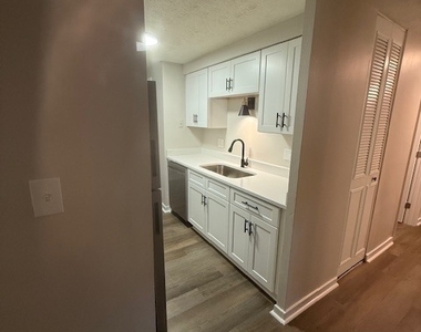 104 N Meade Drive - Photo Thumbnail 3