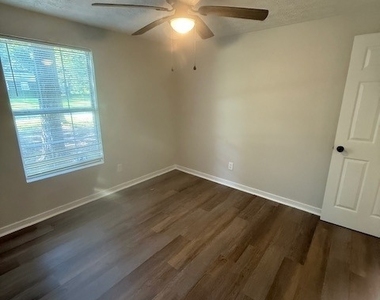 104 N Meade Drive - Photo Thumbnail 12