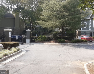 6900 Roswell Road - Photo Thumbnail 10