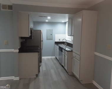 6900 Roswell Road - Photo Thumbnail 11