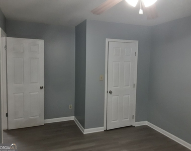 6900 Roswell Road - Photo Thumbnail 17