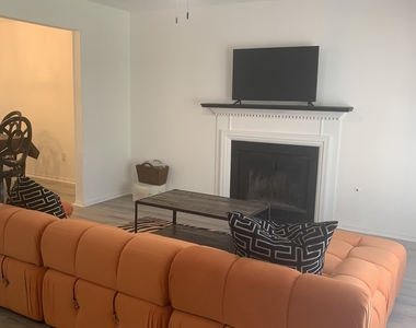 6182 Saint Charles Court - Photo Thumbnail 3