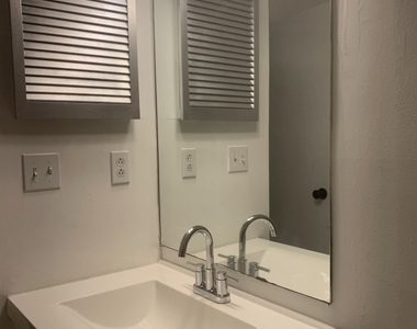 6182 Saint Charles Court - Photo Thumbnail 8