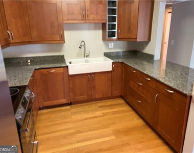 3125 Colonial Way - Photo Thumbnail 5