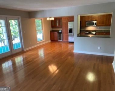 3125 Colonial Way - Photo Thumbnail 2