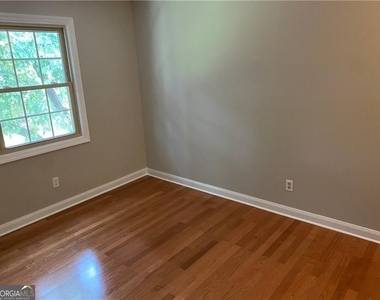 3125 Colonial Way - Photo Thumbnail 9