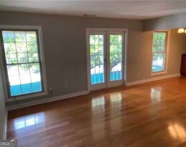 3125 Colonial Way - Photo Thumbnail 1