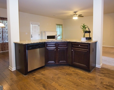 793 Kaitlyn Drive - Photo Thumbnail 13