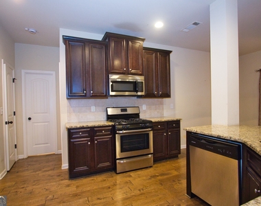 793 Kaitlyn Drive - Photo Thumbnail 14