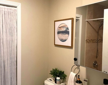 1380 Monroe Drive Ne - Photo Thumbnail 10