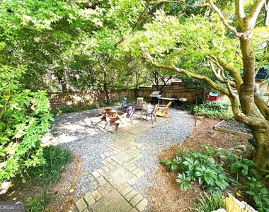 1380 Monroe Drive Ne - Photo Thumbnail 11