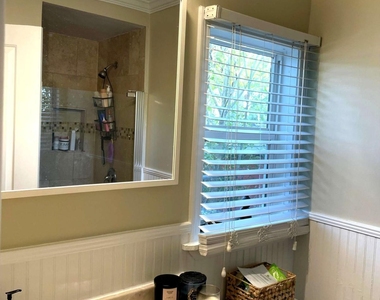 1380 Monroe Drive Ne - Photo Thumbnail 7