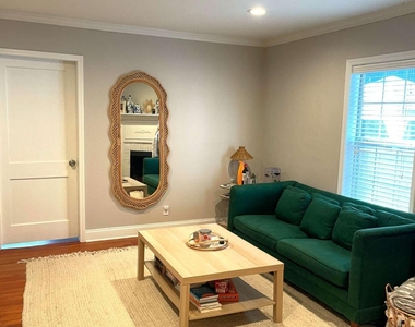 1380 Monroe Drive Ne - Photo Thumbnail 5