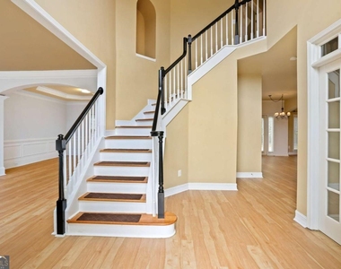 1452 Crown Terrace - Photo Thumbnail 3