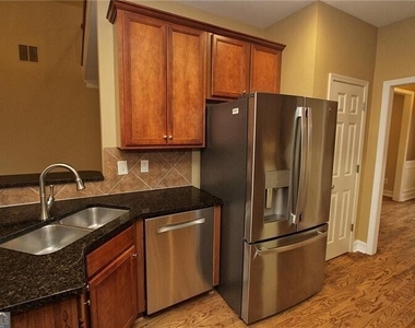 1360 Eastgate Court Se - Photo Thumbnail 10