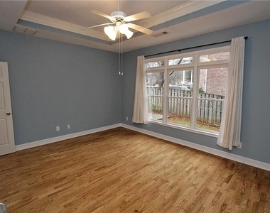 1360 Eastgate Court Se - Photo Thumbnail 18